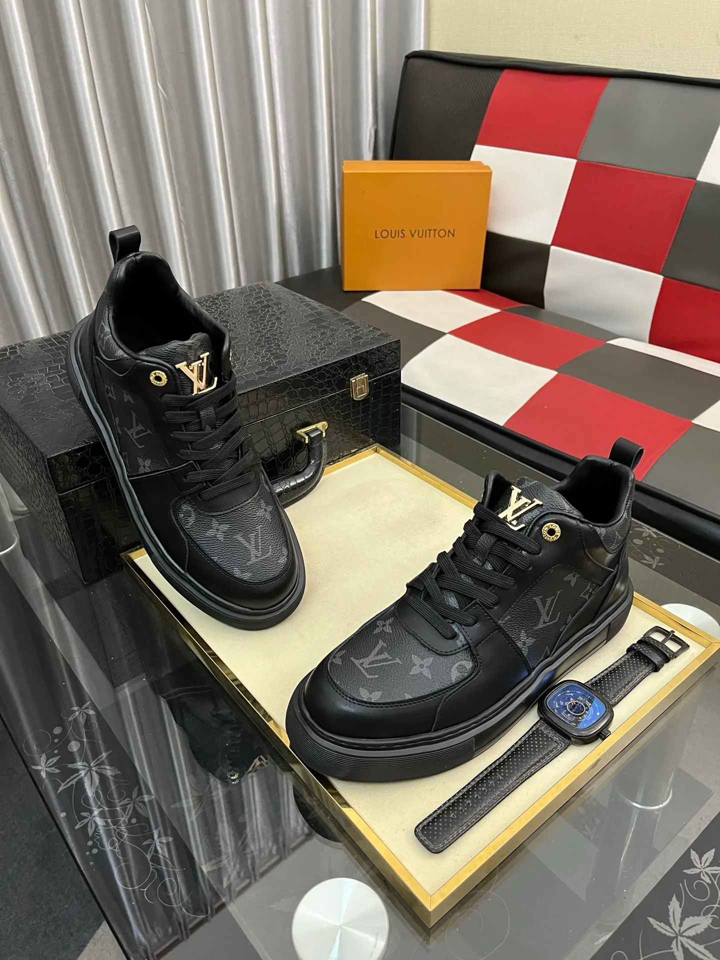 Men's shoes 💰458⌚️⌚️《Louis vuitton/LV Louis Vuitton》original quality.~ Unique modern style sneakers. 🏃A must-have casual shoe for trendy men😍😍 Original brand imported from Italy, imported original leather, cowhide lining (refuses to discolor and grind feet) sole: original sole provided by the original factory, French lazy style design ⚠️Fit to the feet, original quality, super comfortable original sole. Code number: 38-442️⃣Colors available